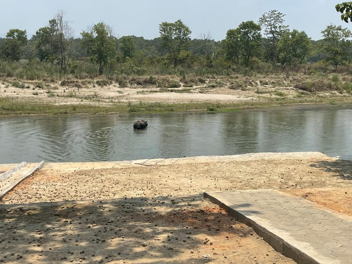 Chitwan Riverside Resort Саураха Екстериор снимка