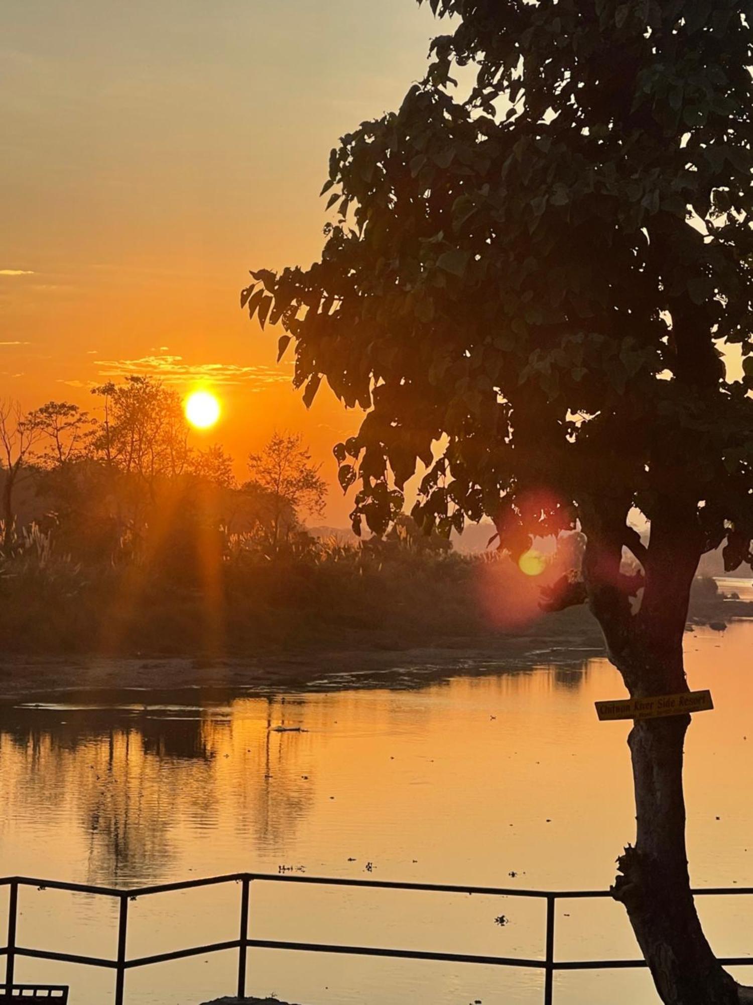 Chitwan Riverside Resort Саураха Екстериор снимка