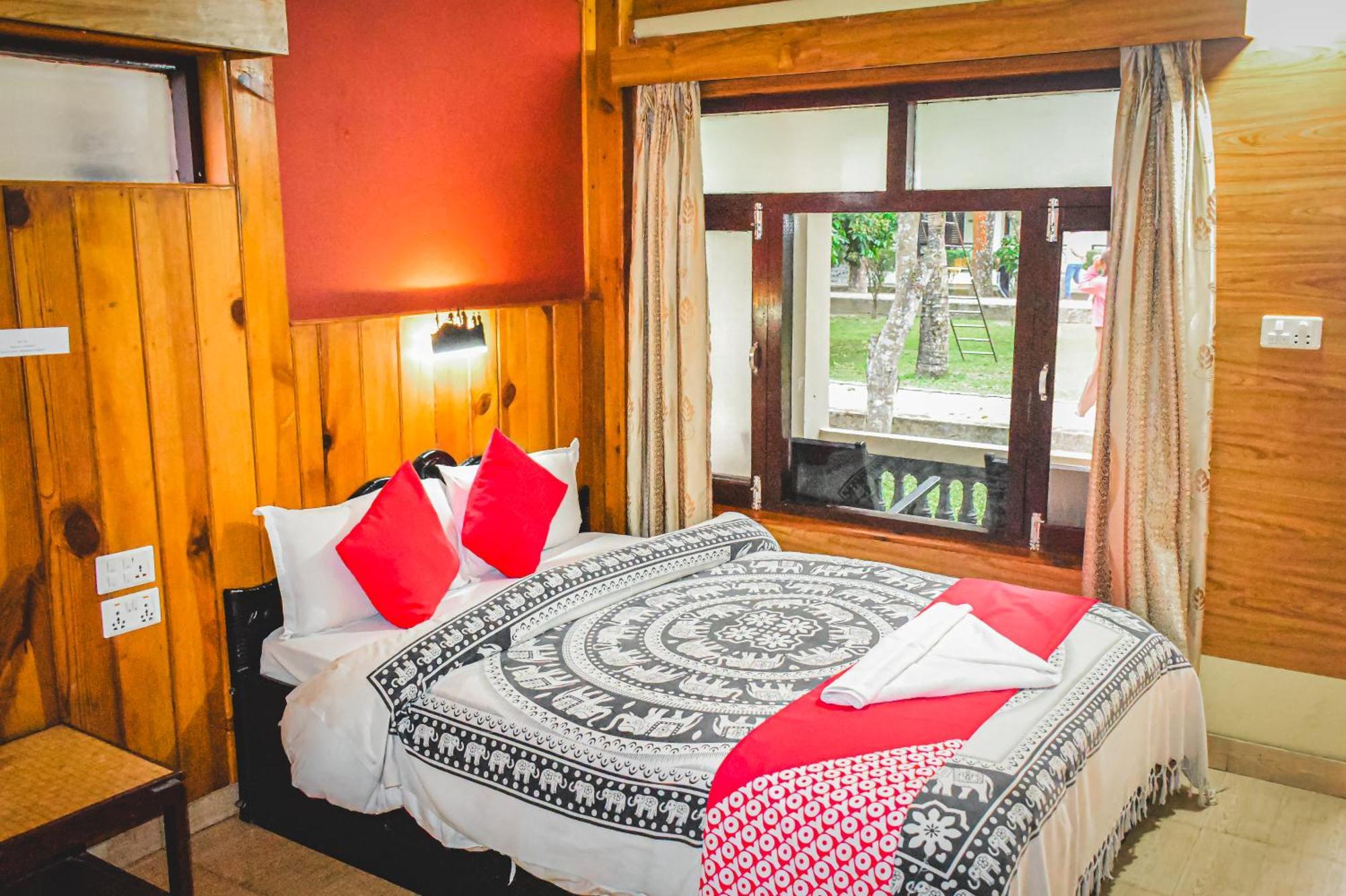 Chitwan Riverside Resort Саураха Екстериор снимка