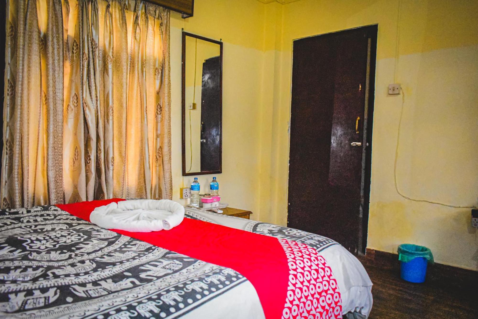 Chitwan Riverside Resort Саураха Екстериор снимка