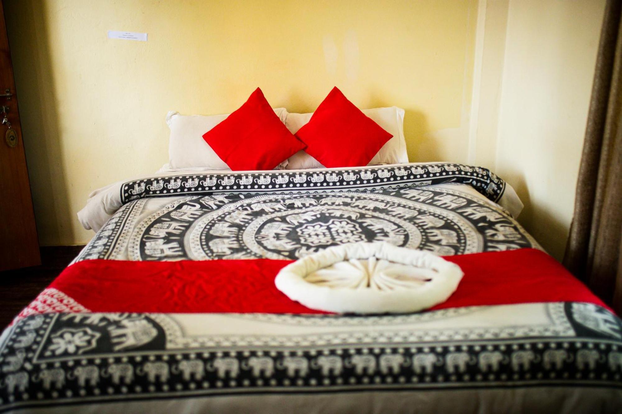 Chitwan Riverside Resort Саураха Екстериор снимка
