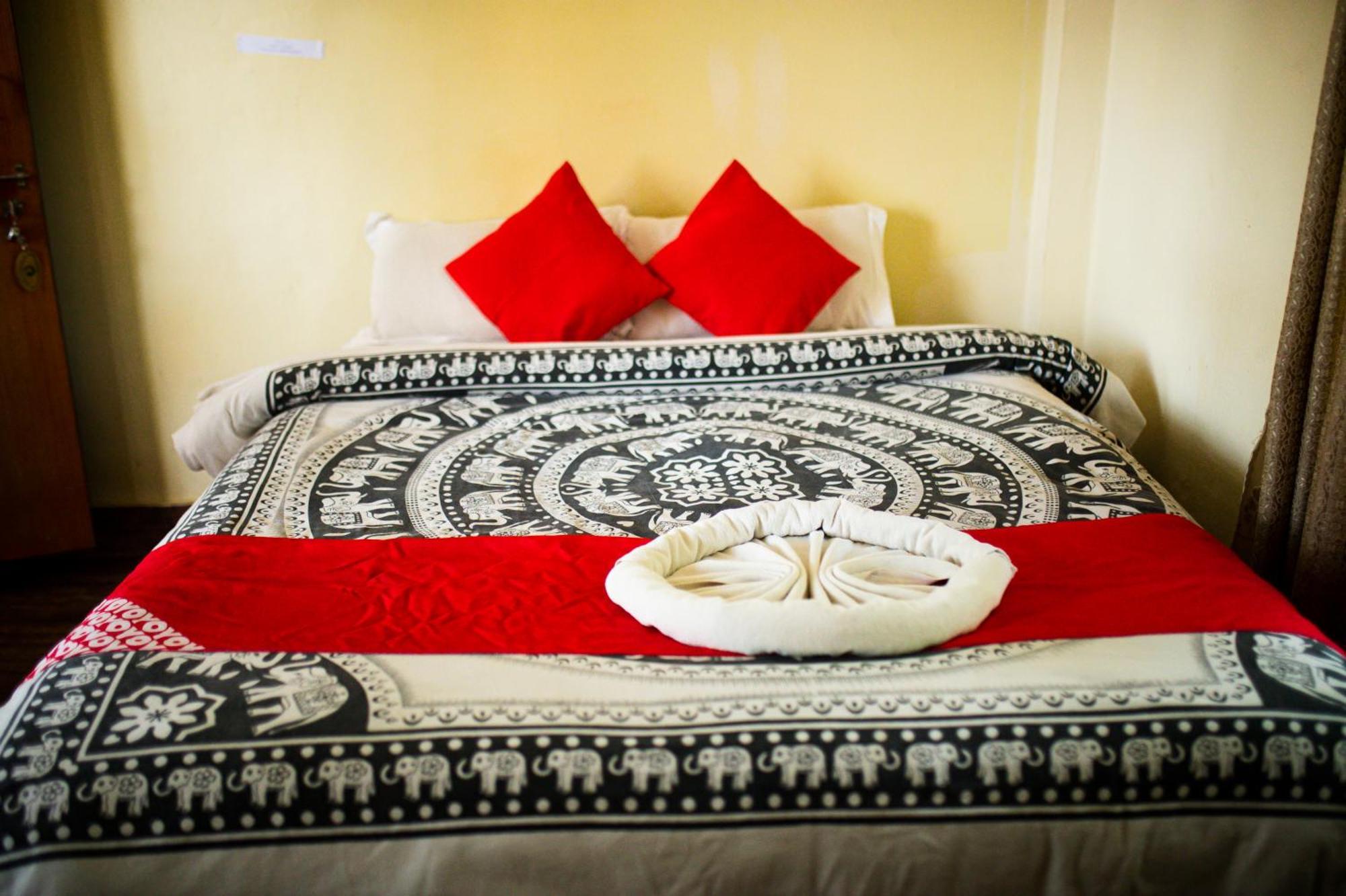 Chitwan Riverside Resort Саураха Екстериор снимка