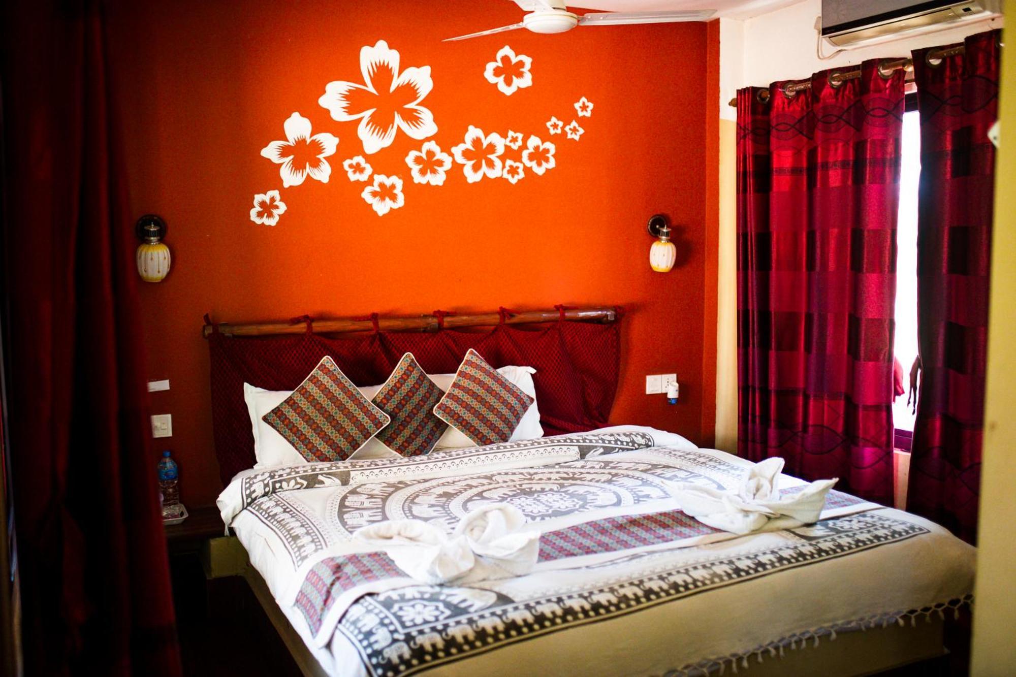 Chitwan Riverside Resort Саураха Екстериор снимка