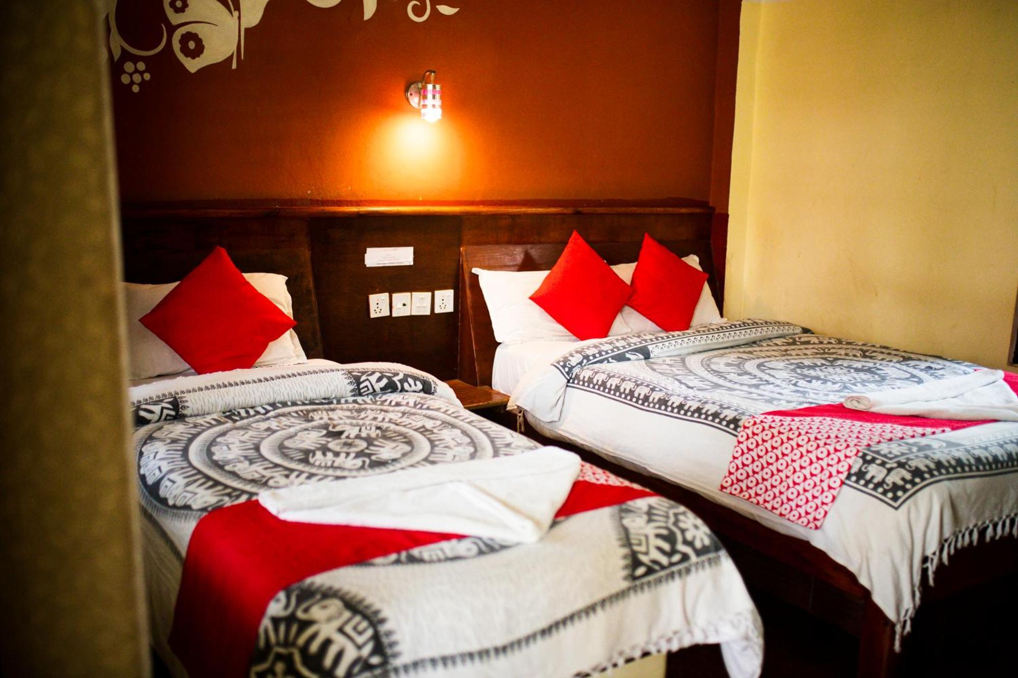 Chitwan Riverside Resort Саураха Екстериор снимка
