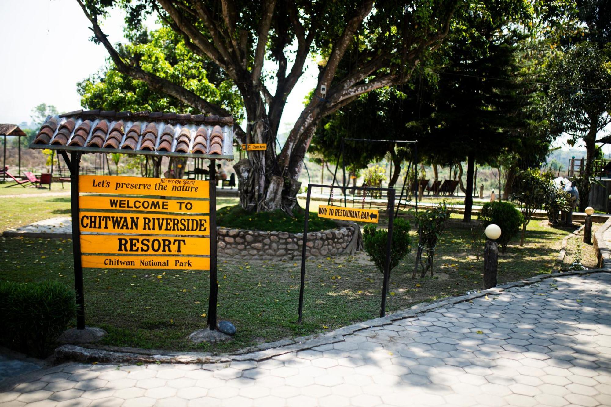 Chitwan Riverside Resort Саураха Екстериор снимка