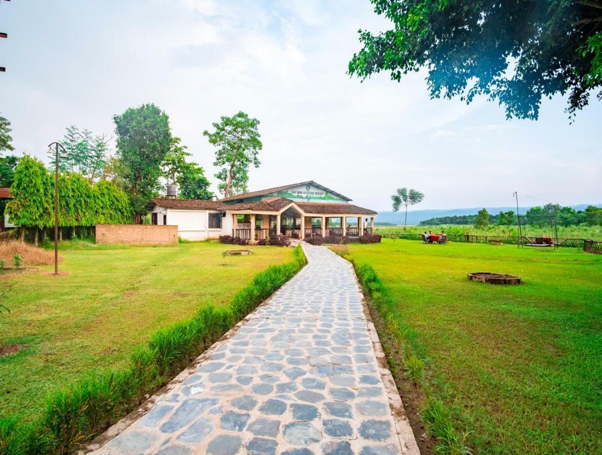 Chitwan Riverside Resort Саураха Екстериор снимка