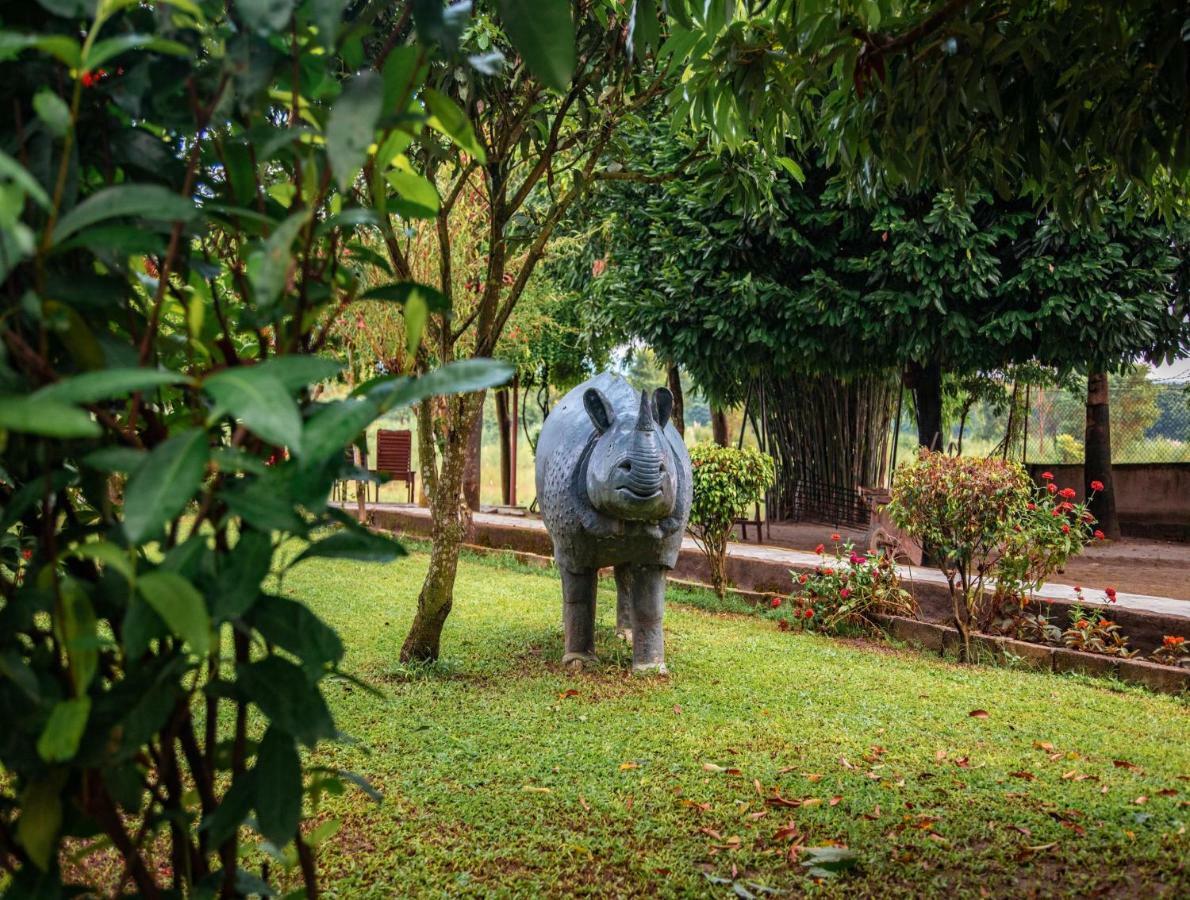 Chitwan Riverside Resort Саураха Екстериор снимка