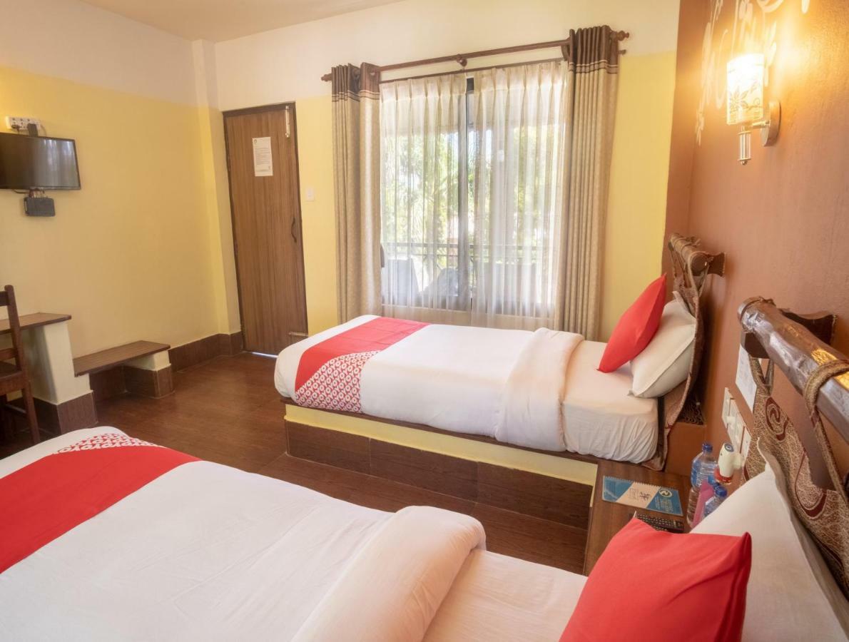 Chitwan Riverside Resort Саураха Екстериор снимка