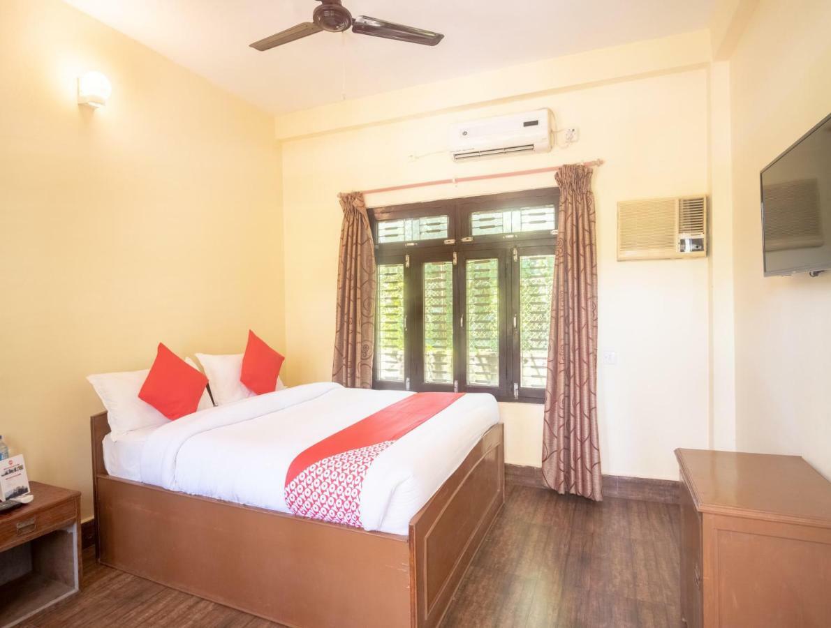 Chitwan Riverside Resort Саураха Екстериор снимка