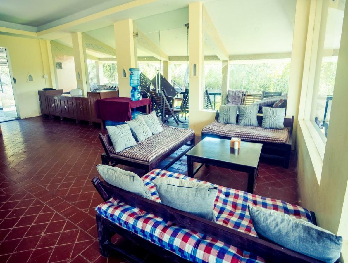 Chitwan Riverside Resort Саураха Екстериор снимка