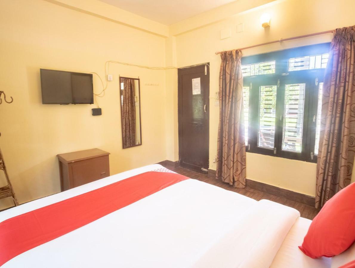Chitwan Riverside Resort Саураха Екстериор снимка
