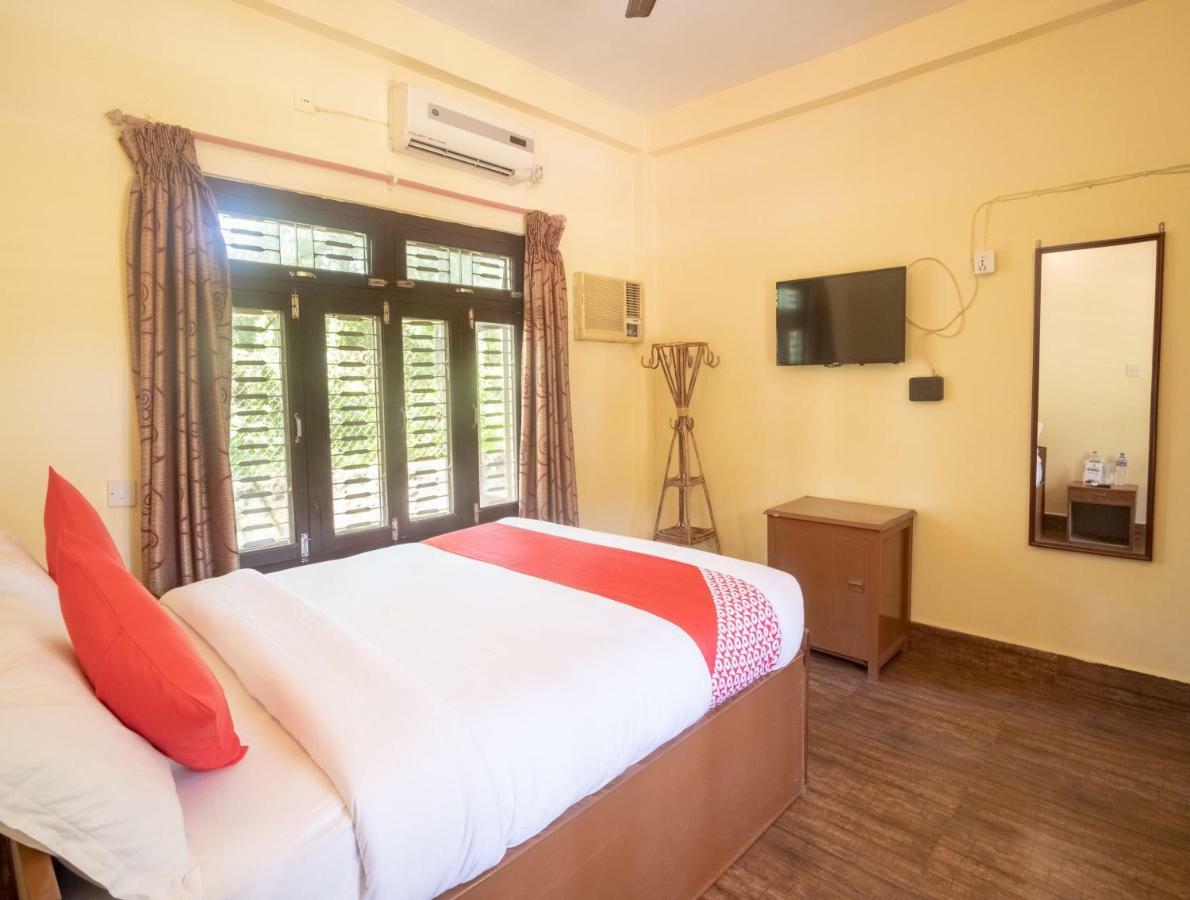 Chitwan Riverside Resort Саураха Екстериор снимка