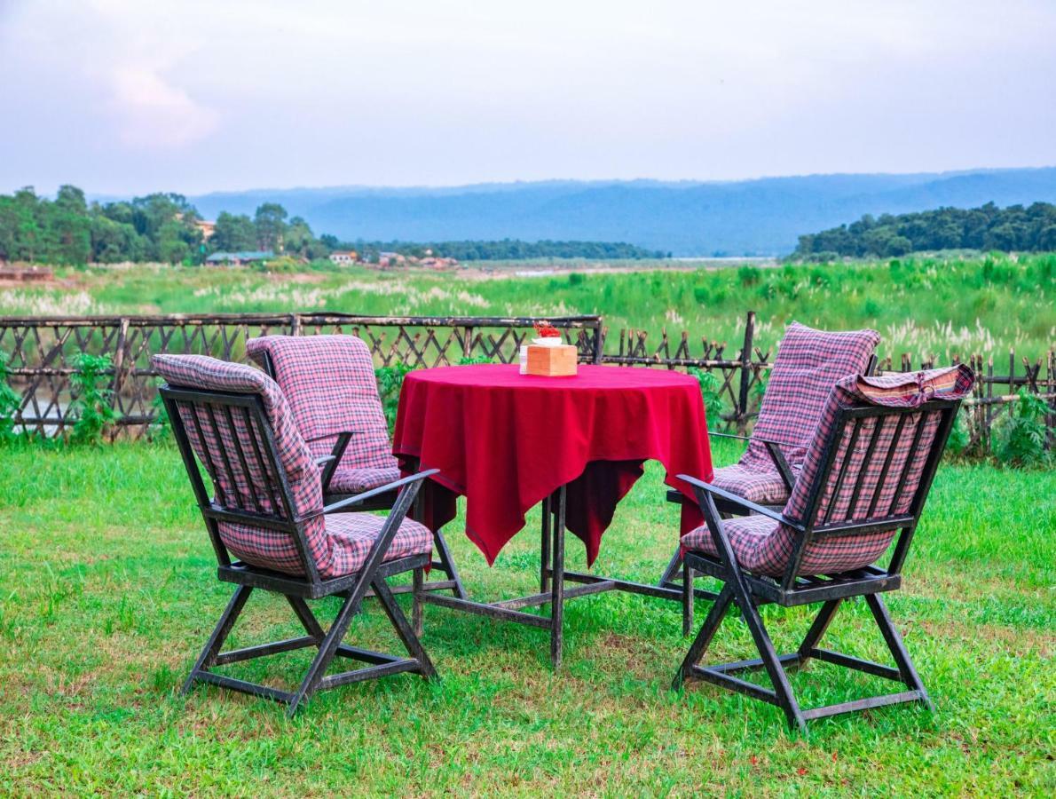 Chitwan Riverside Resort Саураха Екстериор снимка