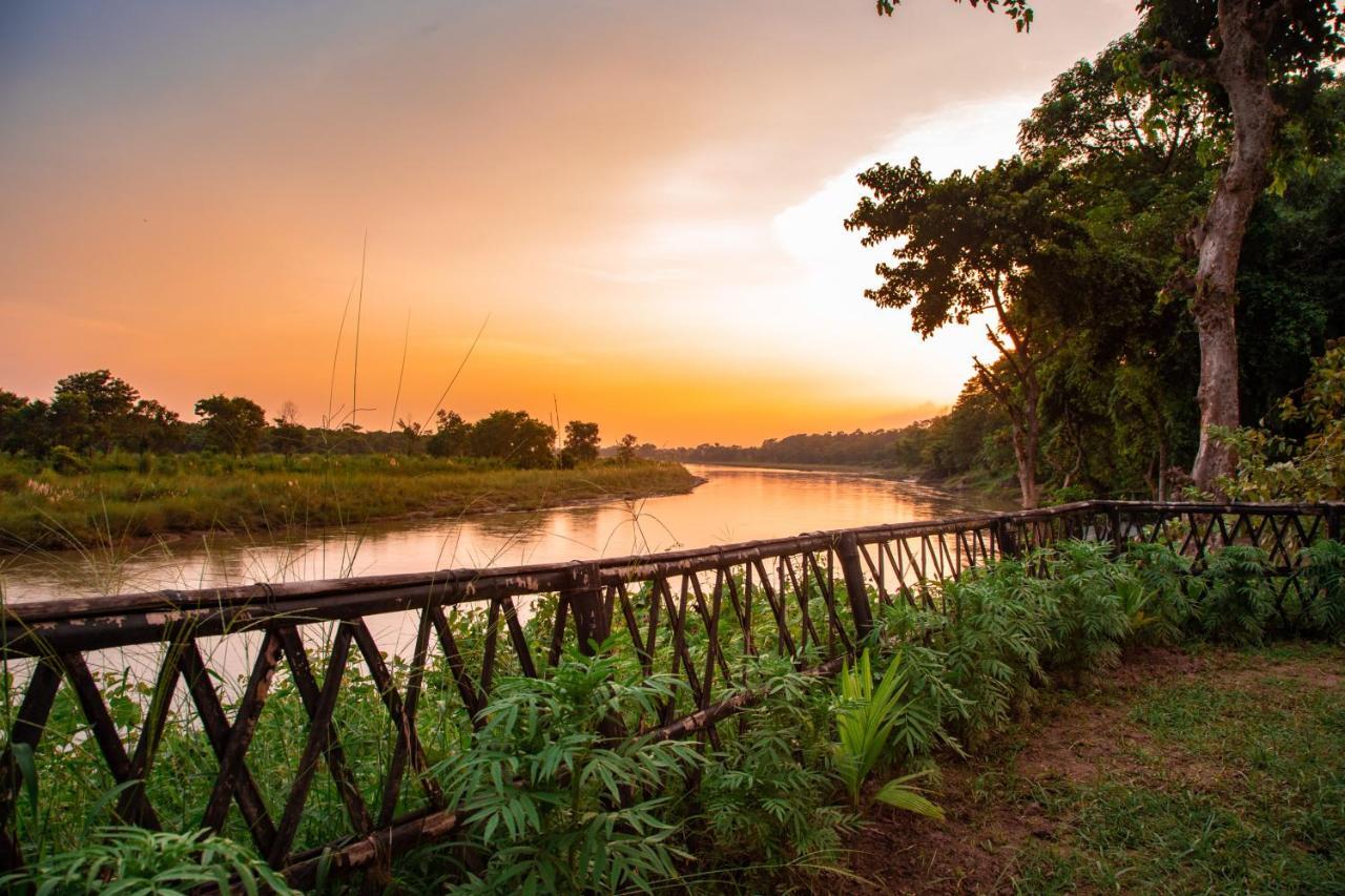 Chitwan Riverside Resort Саураха Екстериор снимка