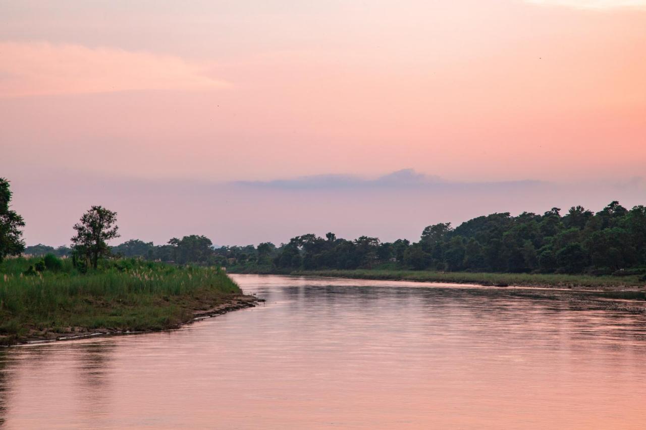Chitwan Riverside Resort Саураха Екстериор снимка