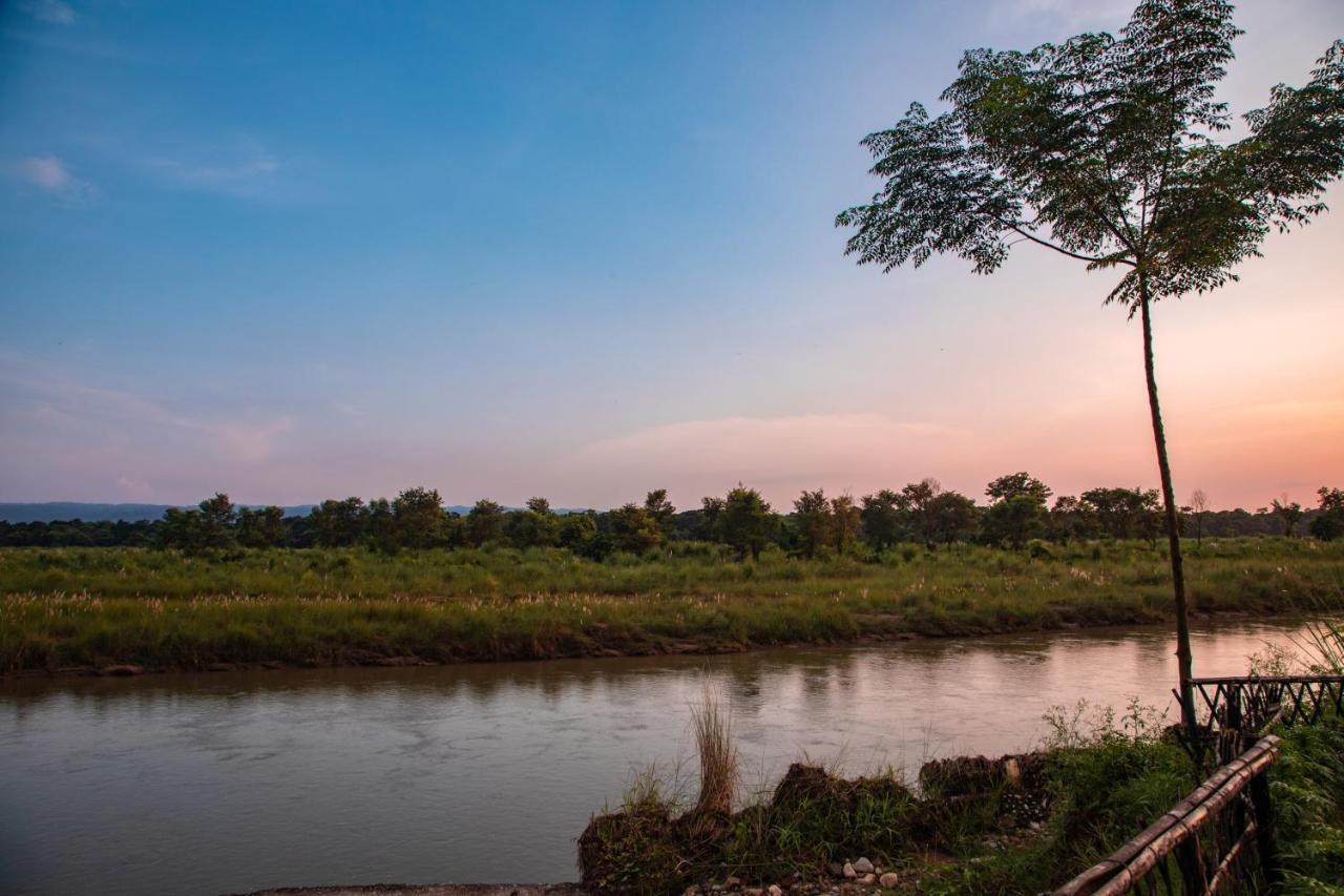 Chitwan Riverside Resort Саураха Екстериор снимка