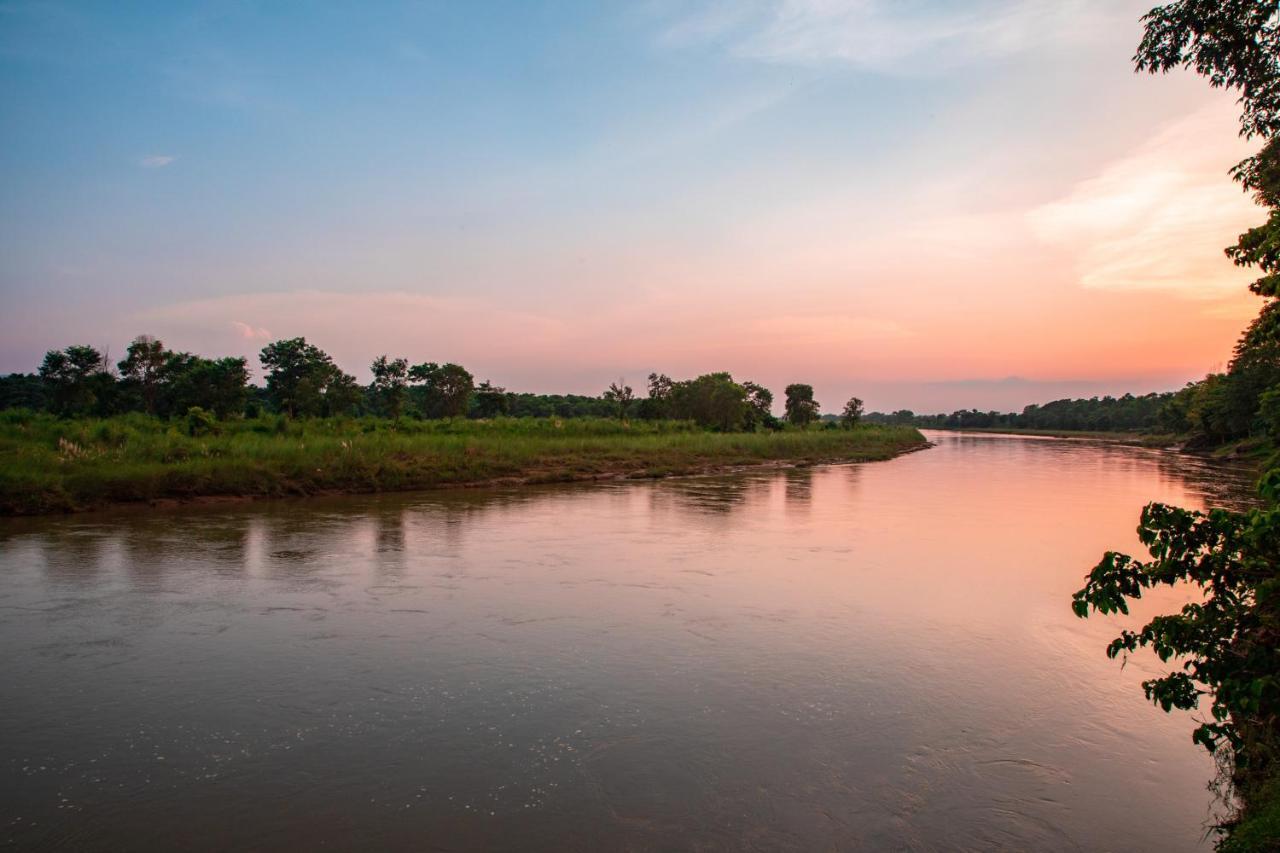 Chitwan Riverside Resort Саураха Екстериор снимка